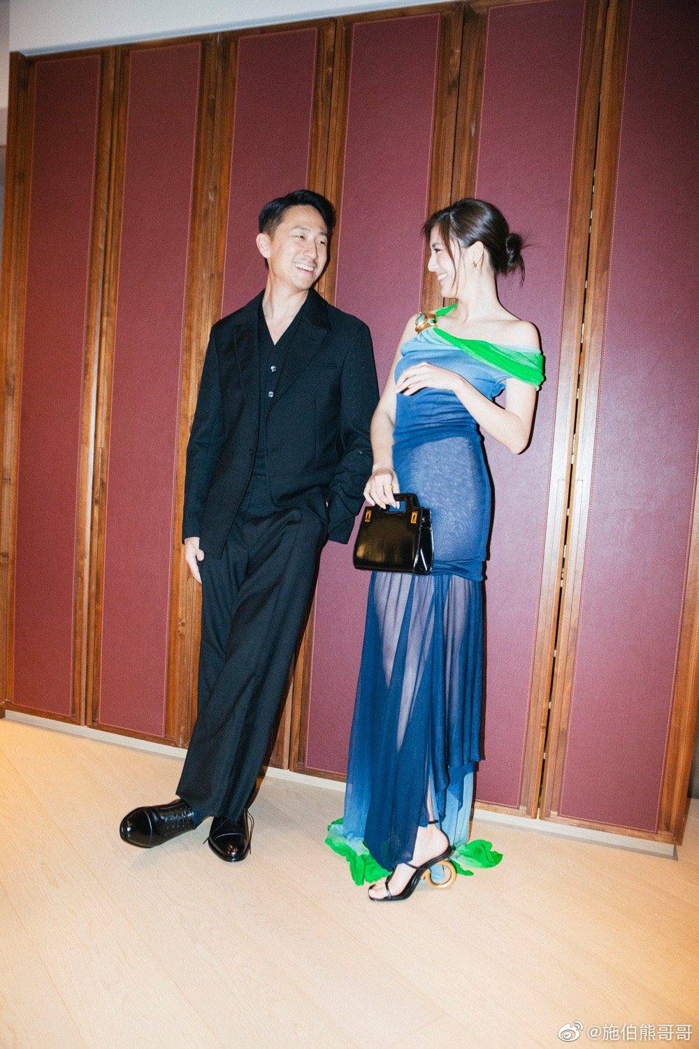 吳千語自從同施伯雄復合後，感情更勝從前，近年愈愛愈高調，多次公開合照放閃。