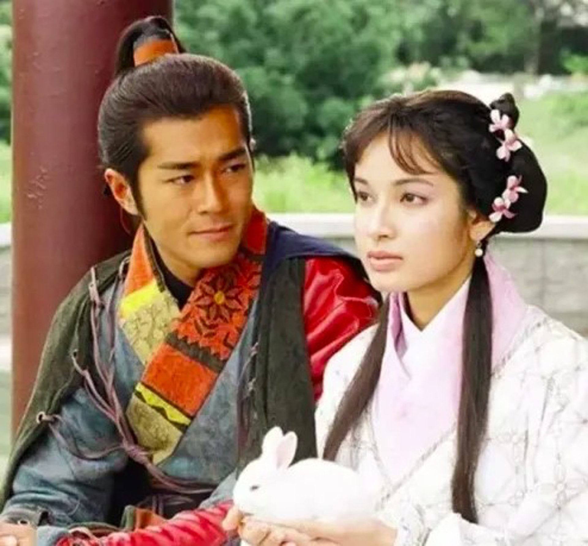 鄭雪兒在古天樂引薦下加入TVB。