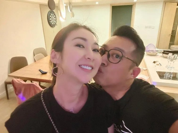 莊鍶敏曾有段婚姻。
