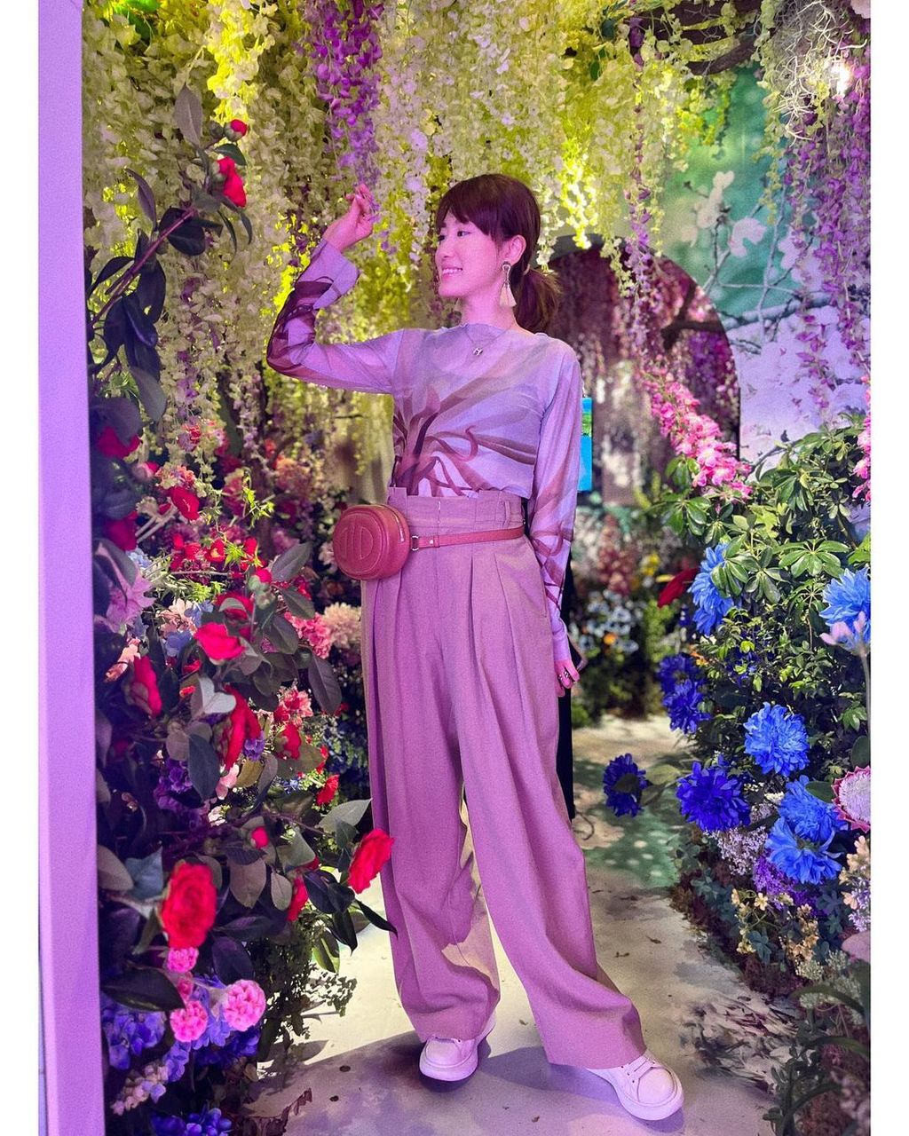 蔣家旻最近去歐洲旅行,她一改以往貼地形象,忽略富貴大玩貴婦形象。