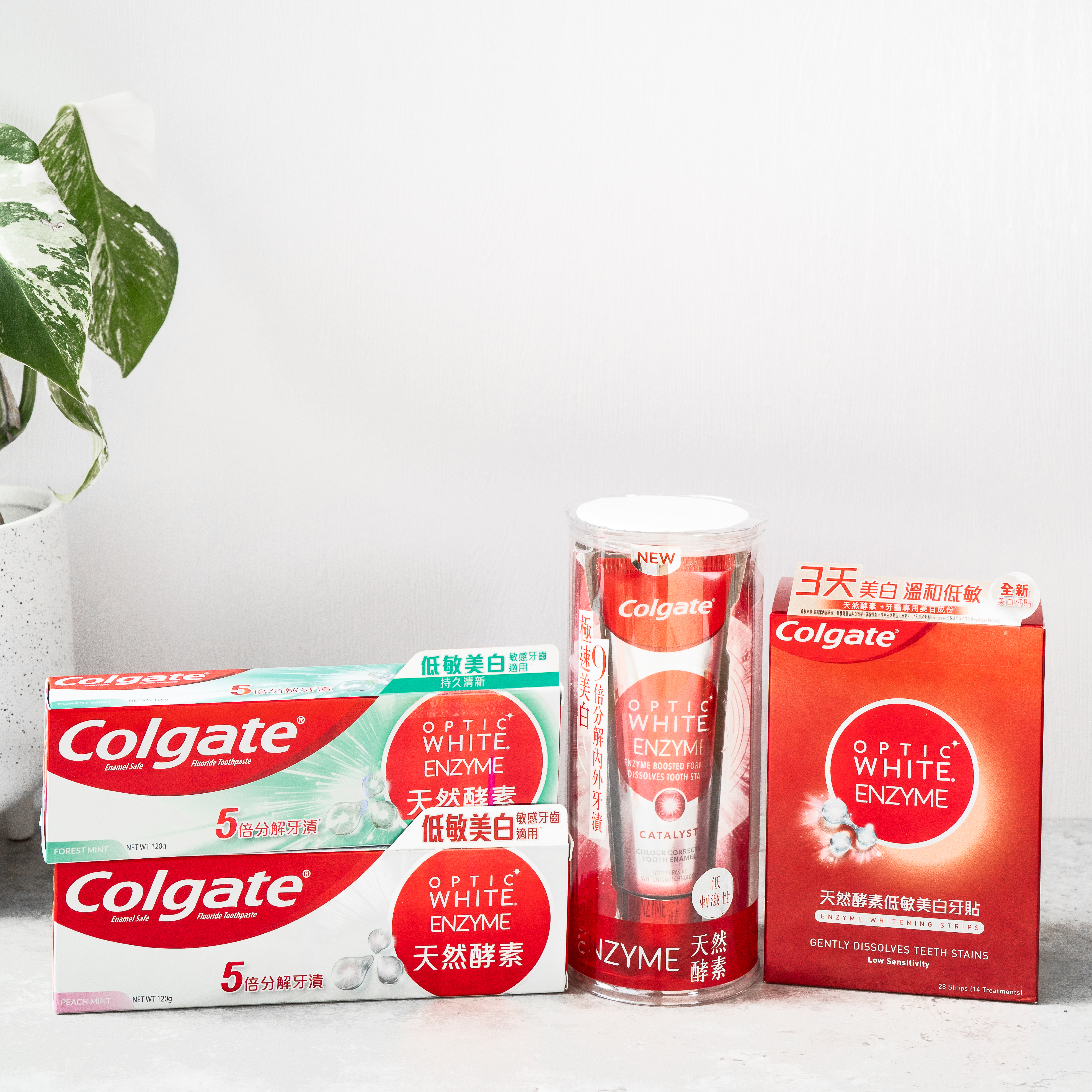 高露潔光感白天然酵素系列備有3款低敏美白牙膏,以及「光感・白天然酵素低敏美白牙貼」,貼心照顧不同人士的需要。