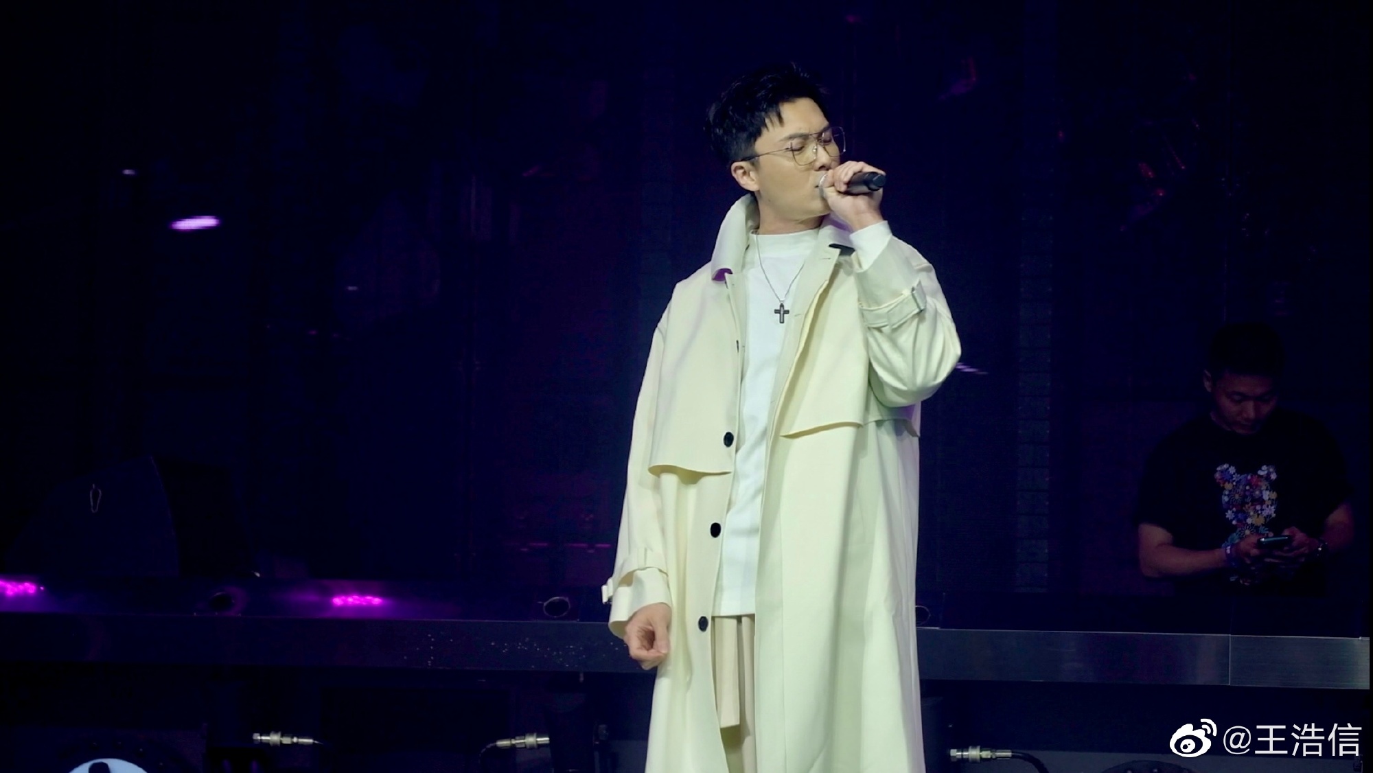 有人爆料指王浩信接一場商演估計進賬逾20萬。