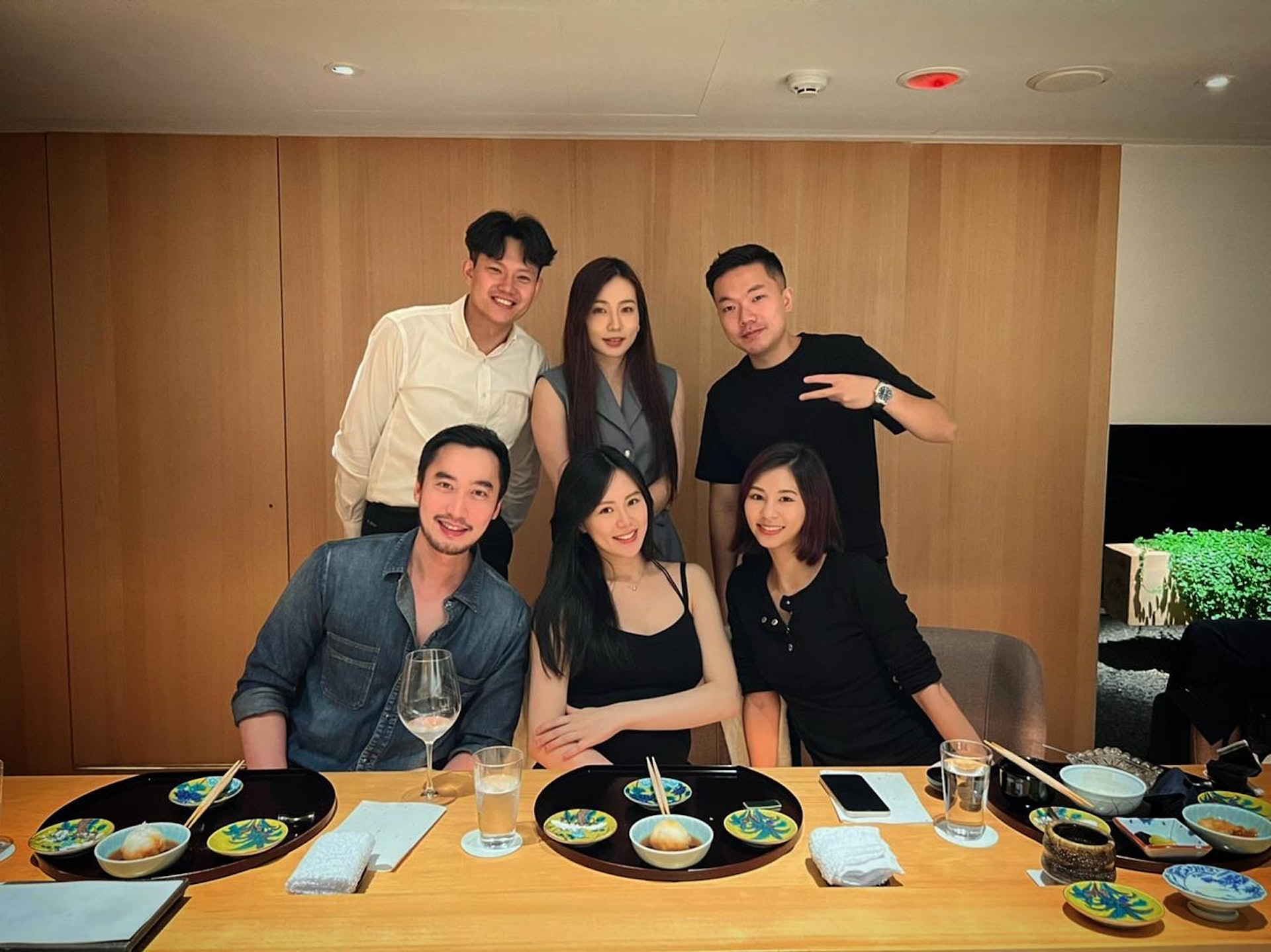 賴弘國第一次公開第三任太太Alice的樣子。