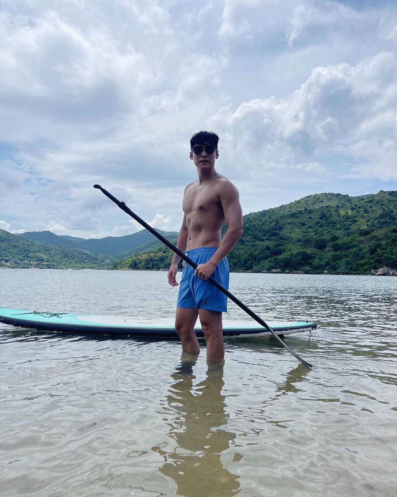 陳家樂分享出海玩水上運動的靚相