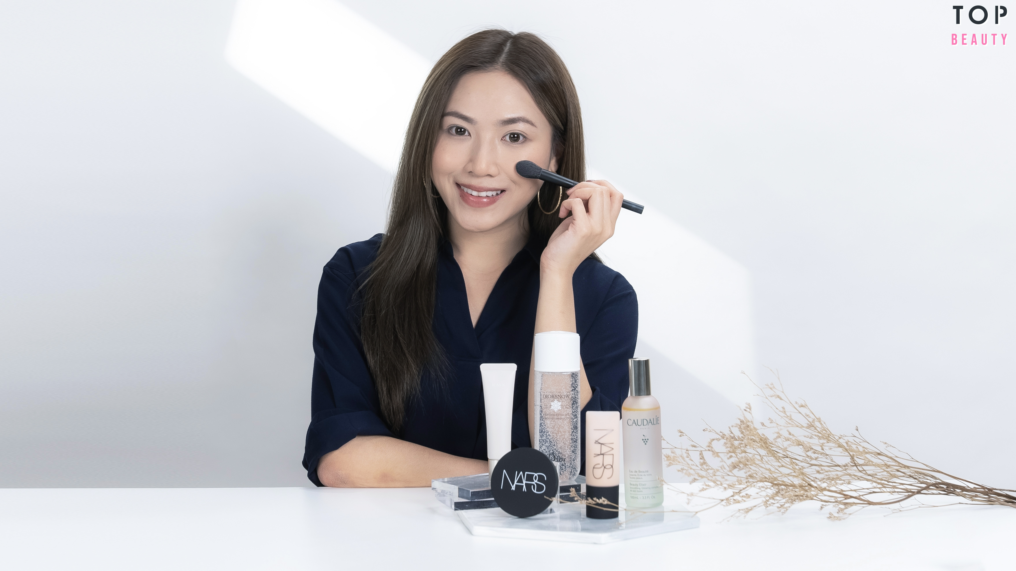 底妝貼服技巧|天氣潮濕黏笠易浮粉?4招關鍵化出透薄無瑕原生肌!