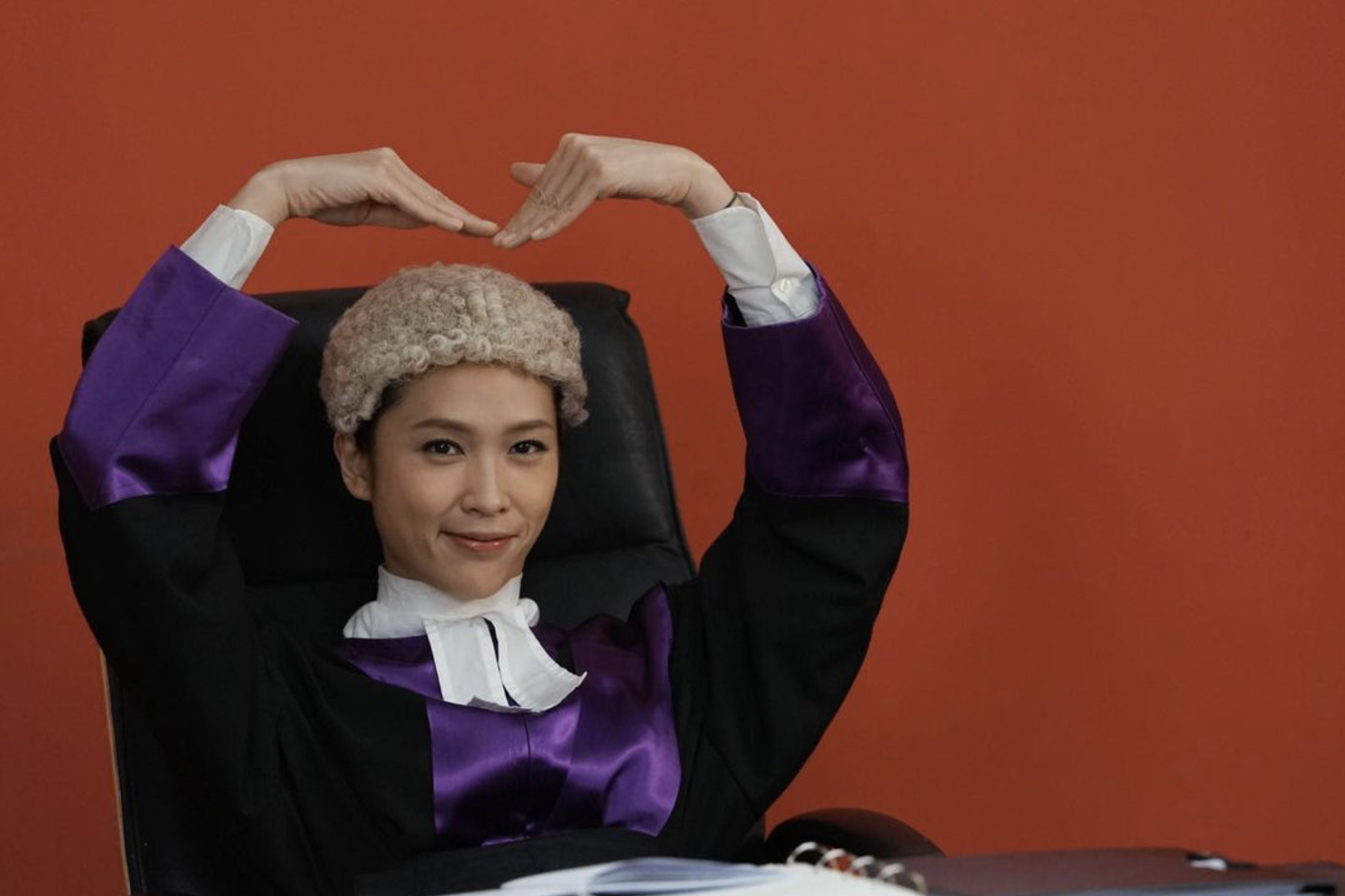 蔣祖曼(Joman)飾演一位區域法院法官「翁官」