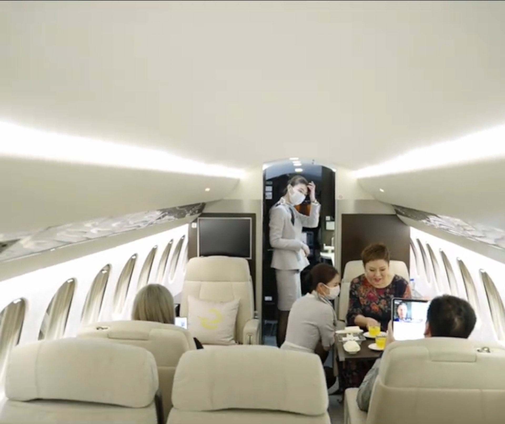 飛機內部的裝潢相當奢華