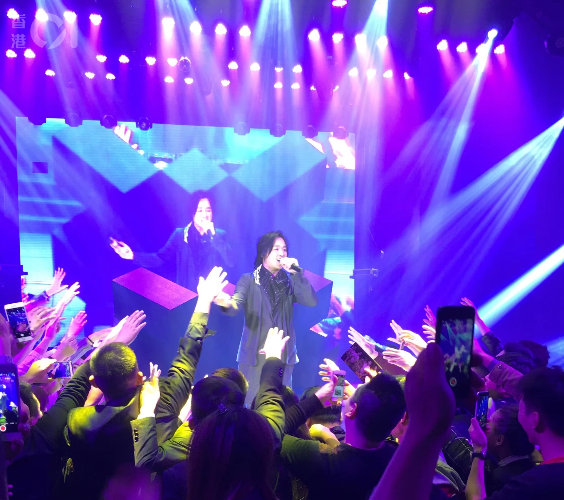 朱永棠最近為新歌《兄弟歸來》宣傳,現場人頭湧湧有近數百人,可見他在內地甚有人氣。