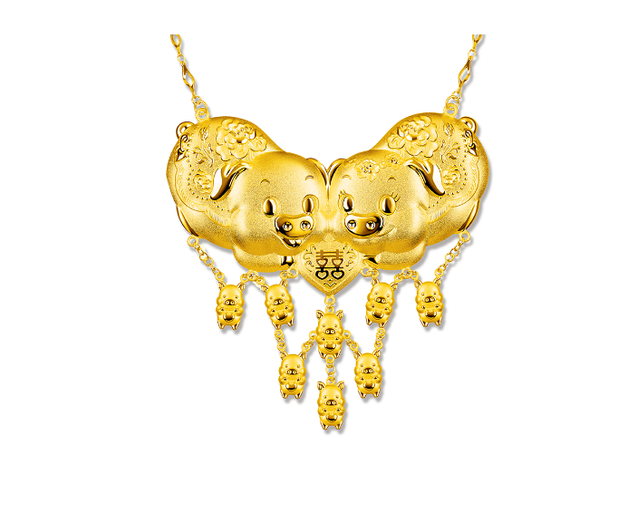 六福珠寶囍愛系列“金豬抱喜”黃金項鏈(豬牌)