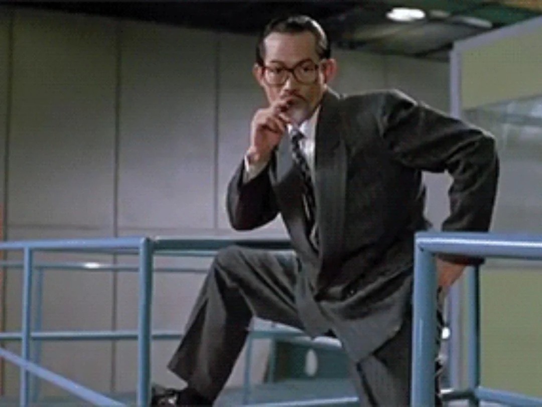 一些網民笑言:「估計他是輕功走的。」