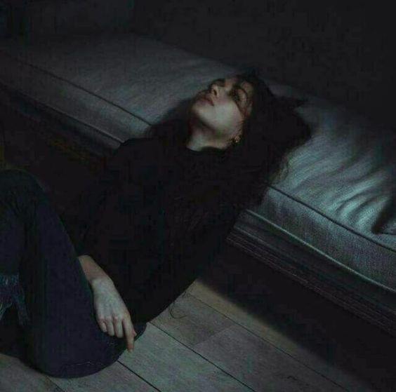 你毫不猶豫地逐條逐條刪除。刪除完了，你的心也像空了⋯⋯