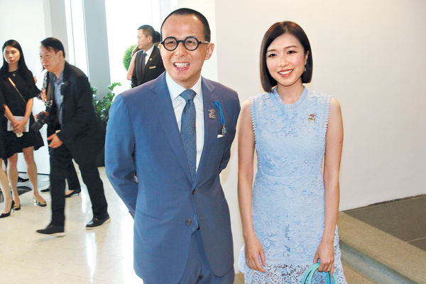 李澤楷拖實郭嘉文出席賽馬日活動認定其女朋友身份。