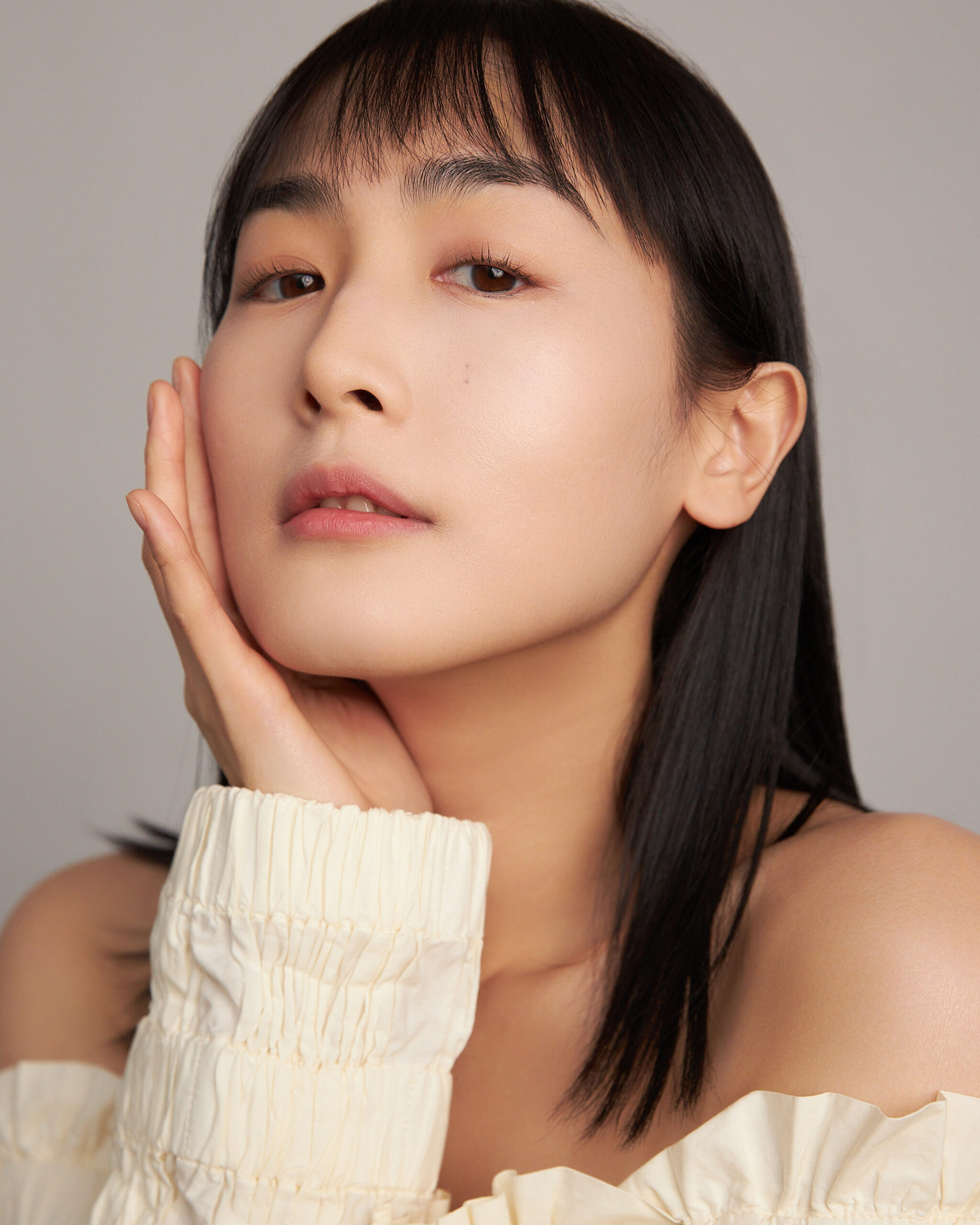 Evelyn每天照鏡都會留意自己肌膚狀態，尤其每日早上，特別留意自己蘋果肌的三角位置。