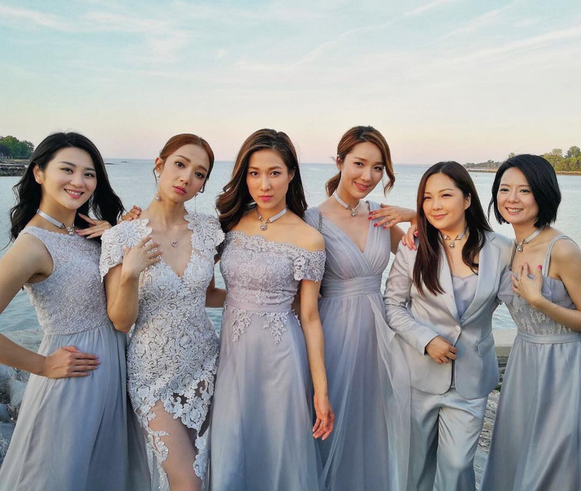 由於姊妹的身形不同,新娘可以為她們選擇略為不同的款式。