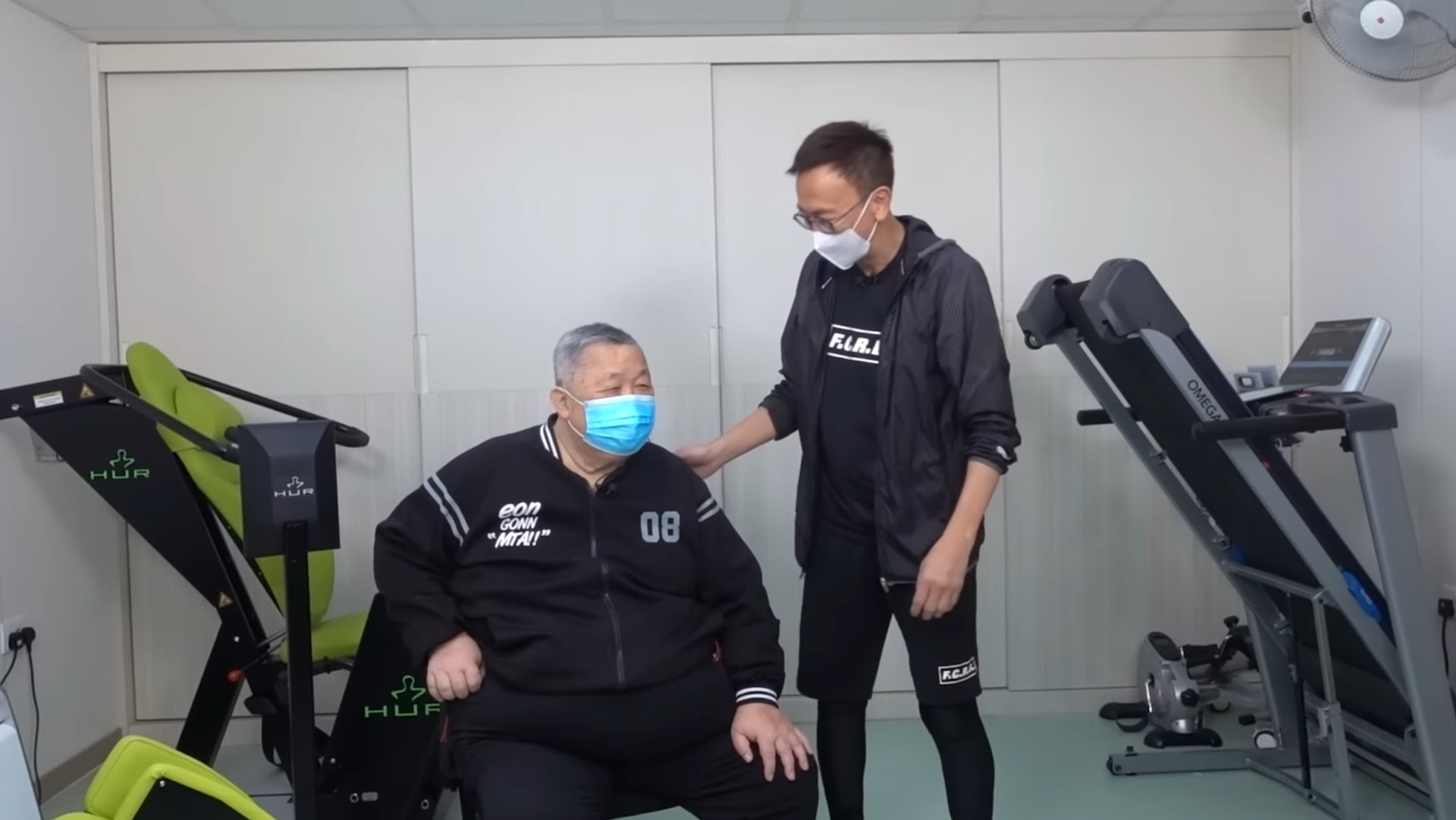 秦煌於去年亮相由鄭丹瑞(旦哥)主持的YouTube節目《健康旦》