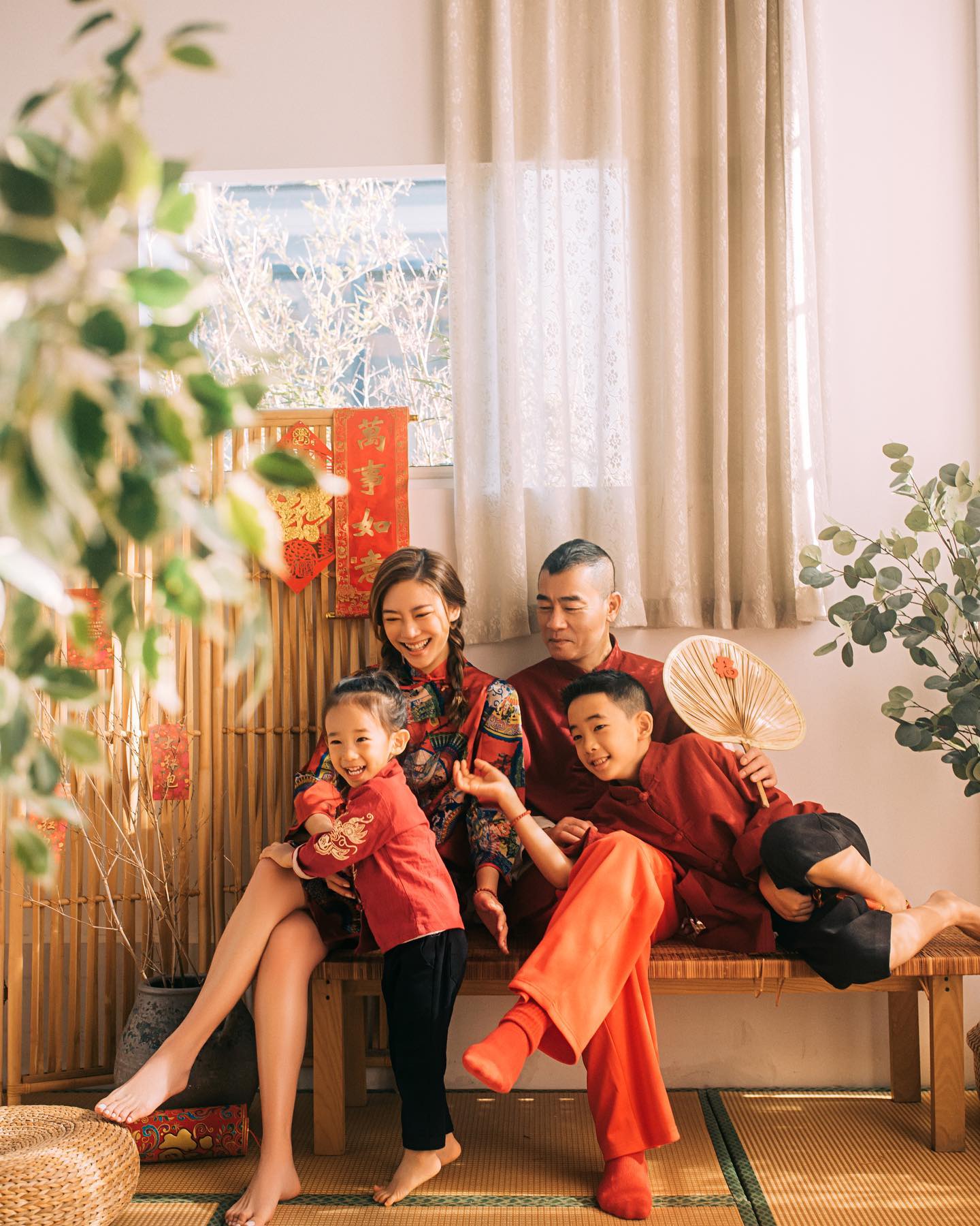 陳小春甘心被應采兒食住。