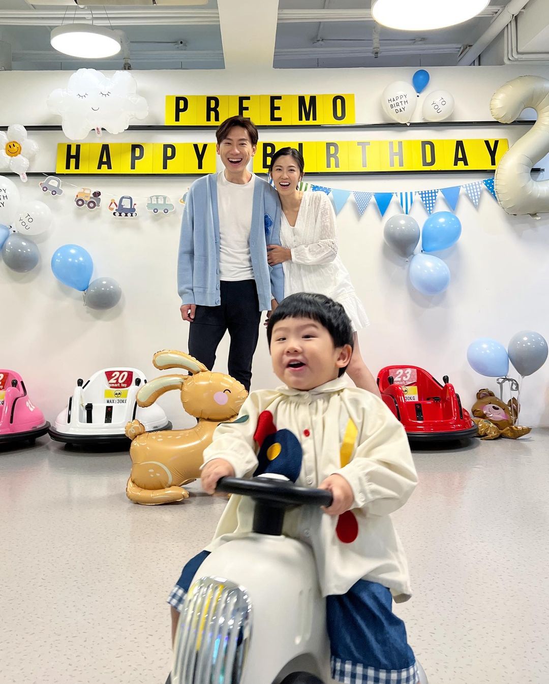 一家三口好溫馨