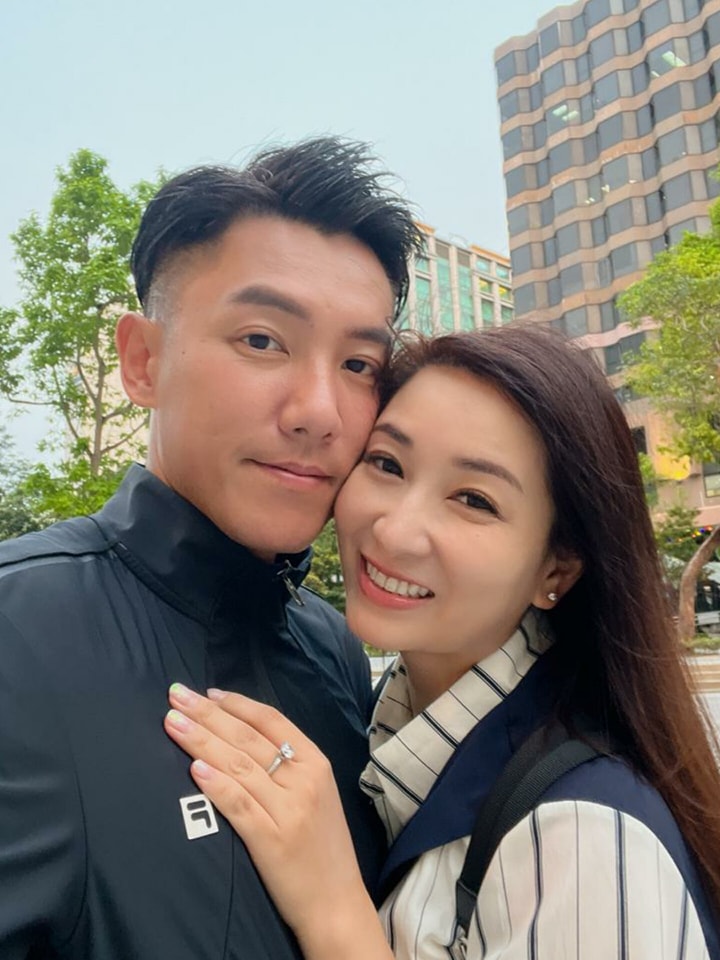張頴康現實是圈中出了名的「愛妻號」