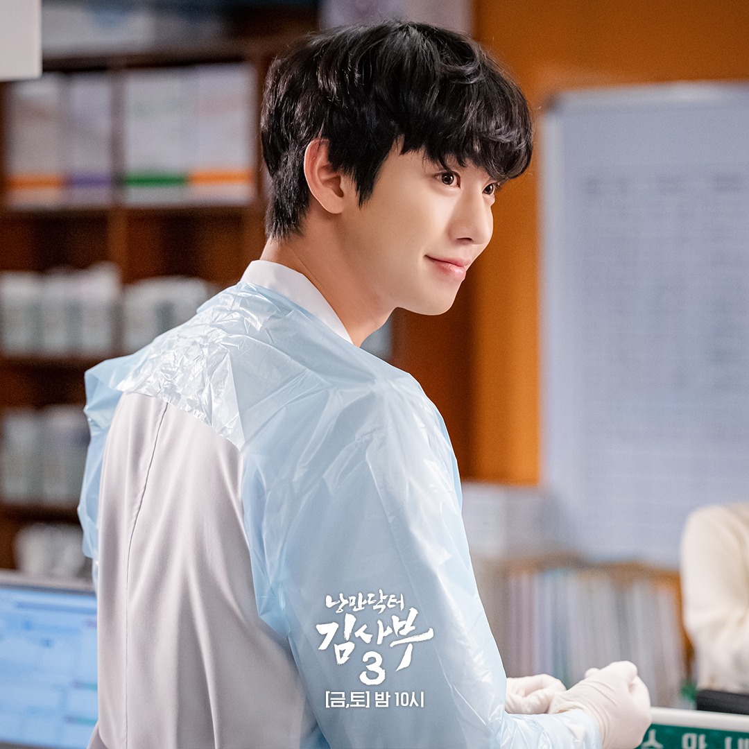 安孝燮憑《浪漫醫生金師傅2》奪得「第56屆百想藝術大獎」的男子新人演技獎及男子人氣獎。