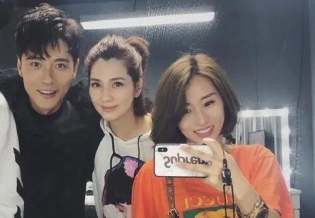 洪欣、張丹峰與經理人合照