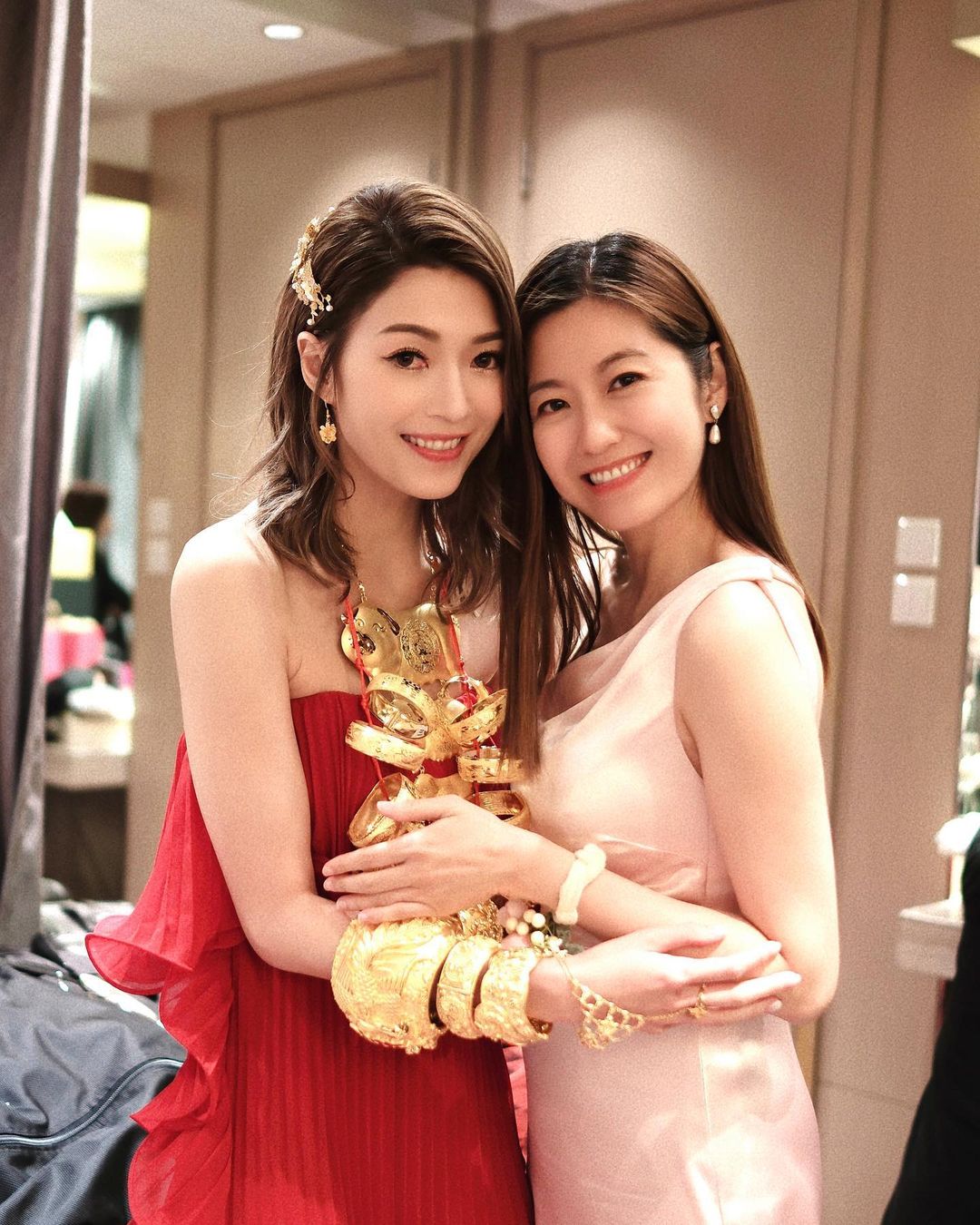 婚禮穿搭一:避免全紅/全白/全黑