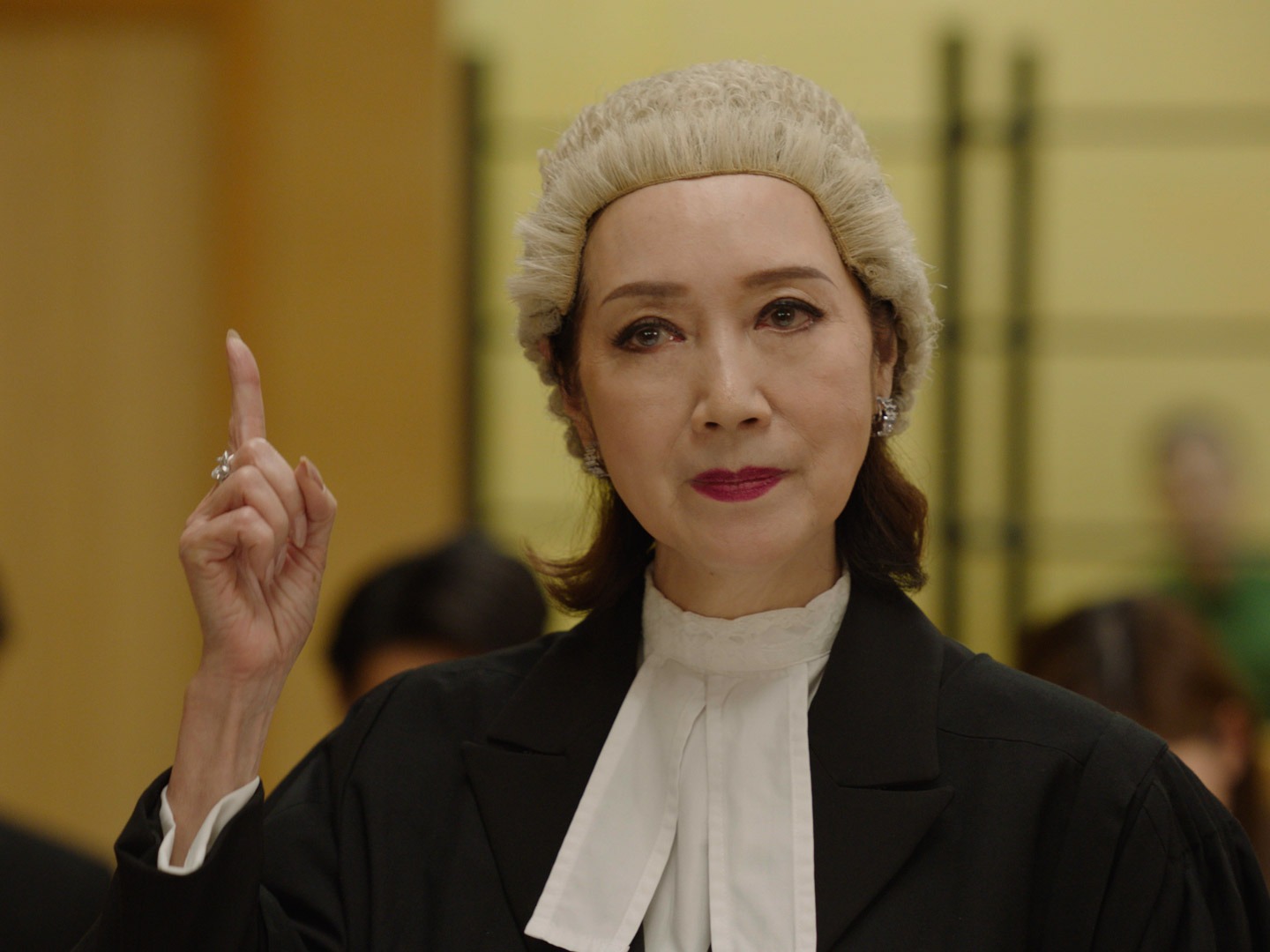 羅蘭飾演的彭老太與謝雪心飾演的大狀Mary姐在法庭上對壘