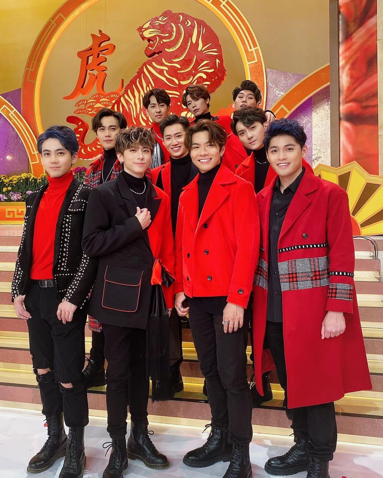 TVB推出男團Super Tiger,後來突然重組,將羅天宇踢走。