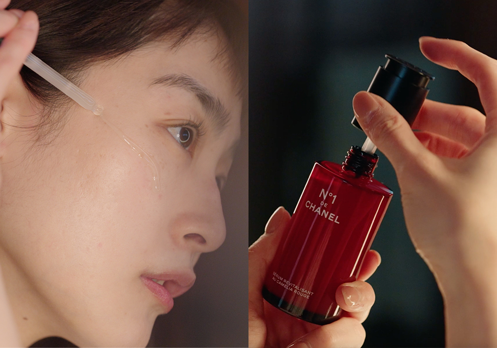Evelyn洗面後塗抹CHANEL一號紅山茶花爽膚水及精華水，然後用上CHANEL一號紅山茶花精華液，肌膚即時水潤透亮，然後配合CHANEL一號紅山茶花滋養乳霜。
