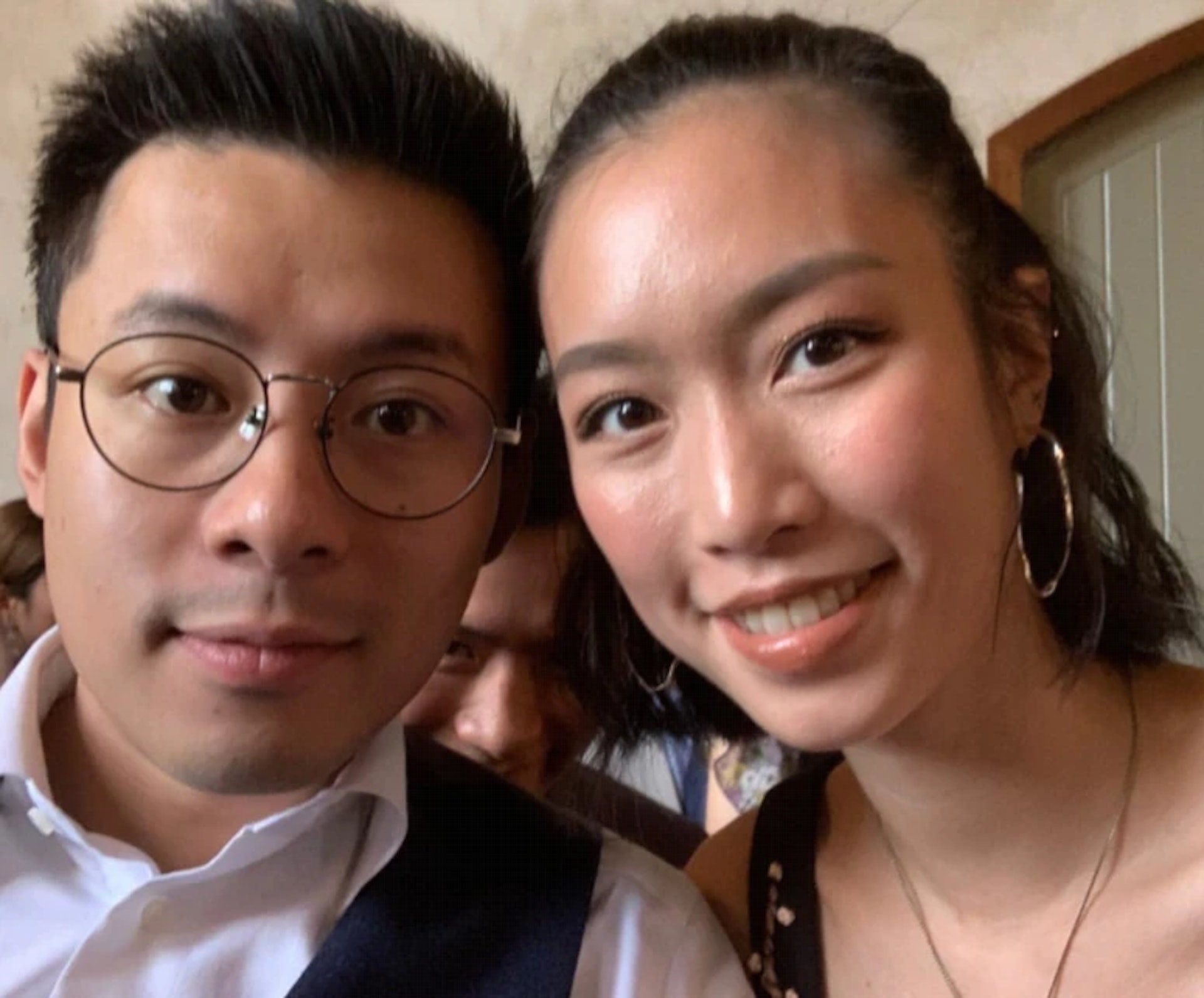 霍啟仁與現任女友愛得甜蜜。