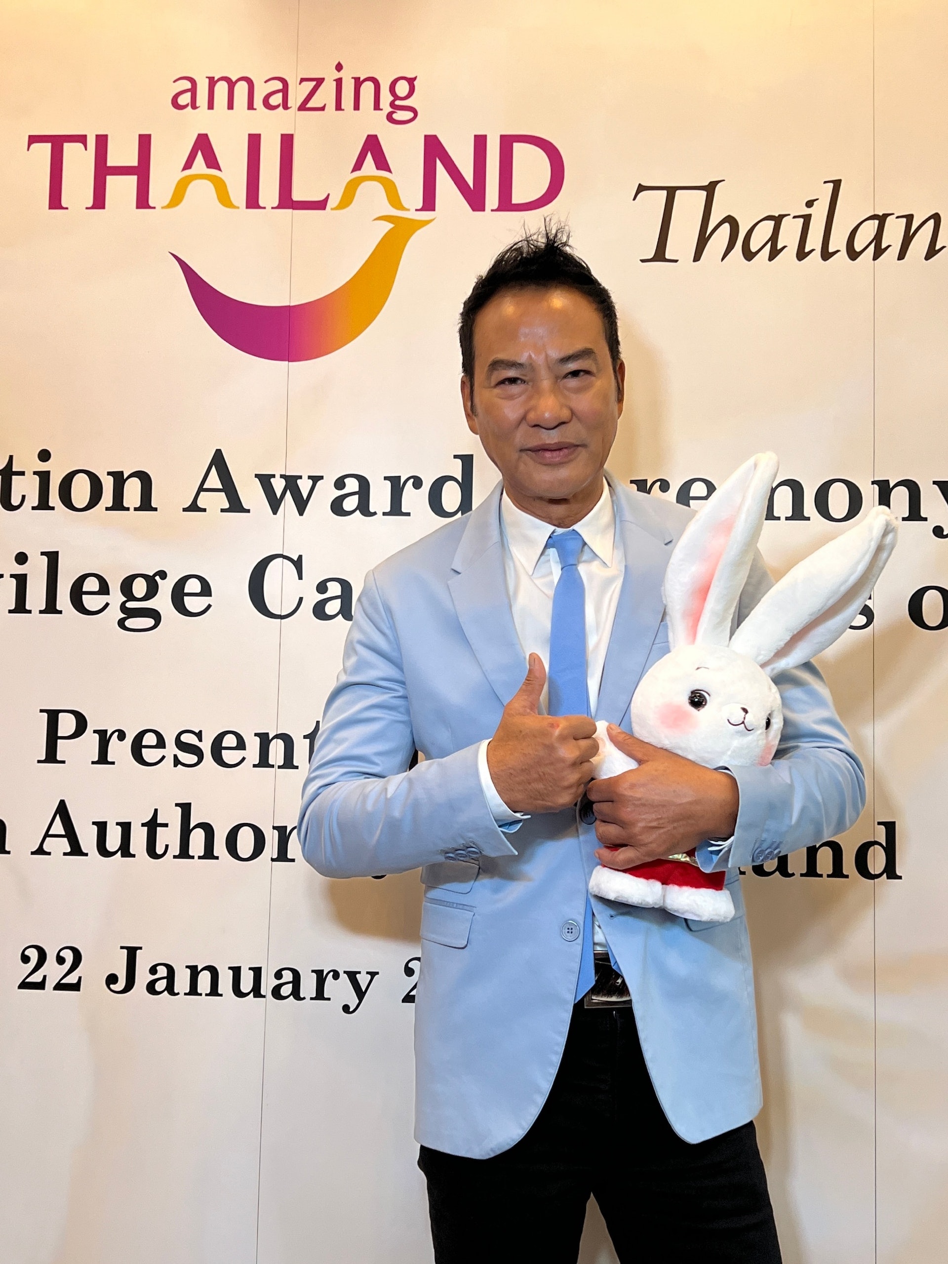 除了拍戲外,任達華活動繁忙。