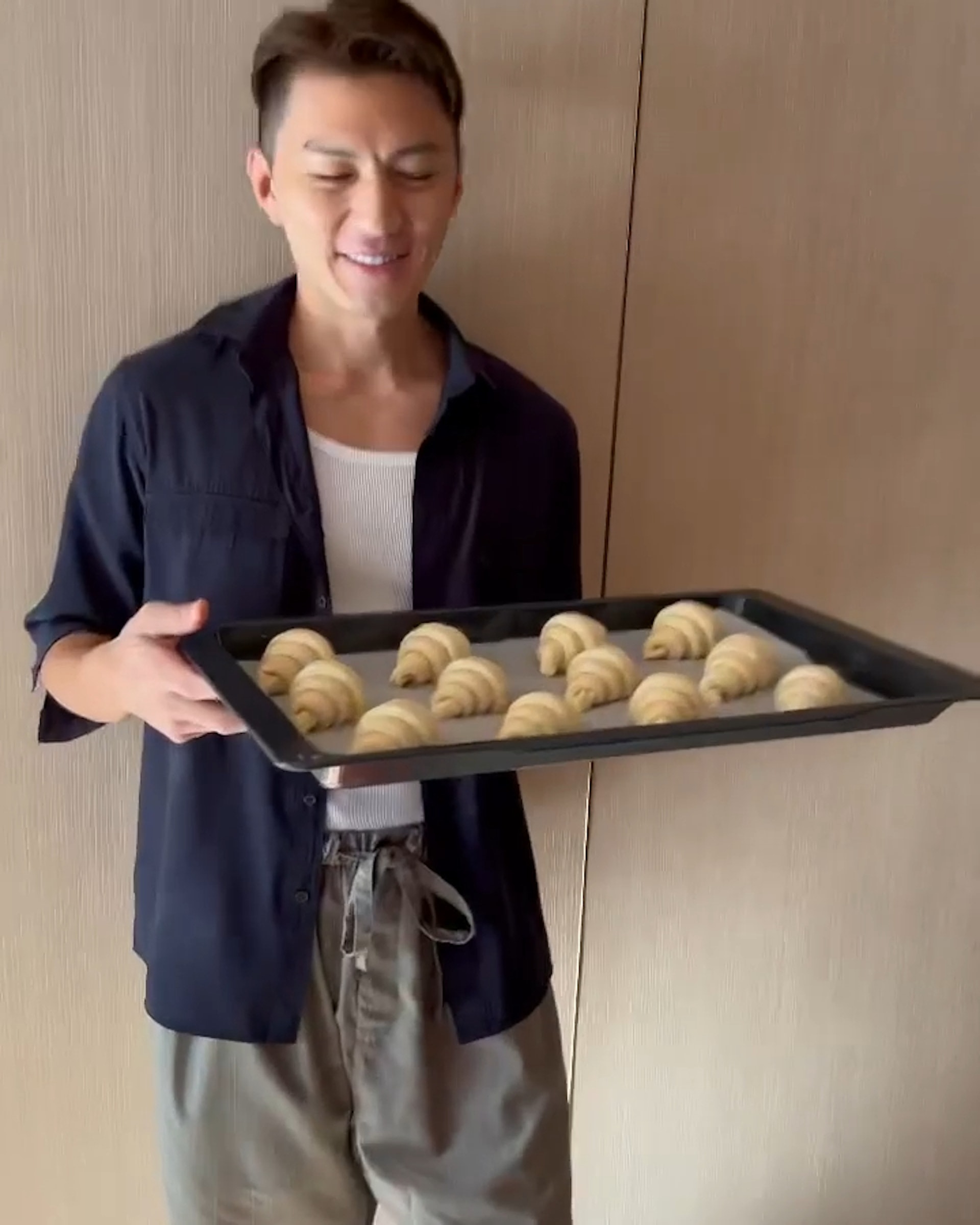 早前袁偉豪已經分享了自己製作牛角包