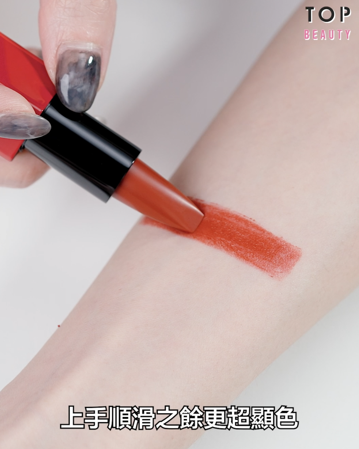 SHISEIDO 緞光凝亮唇膏上手順滑之餘更超顯色!