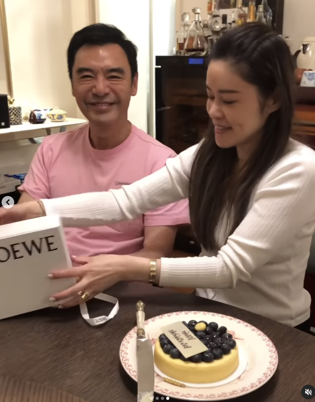 鍾嘉晴放母親禮物予范姜素貞