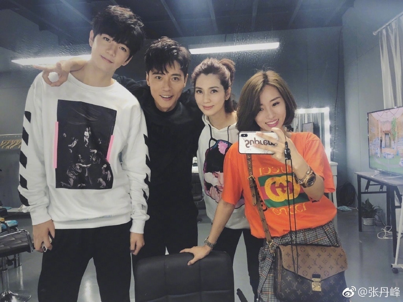 不少網民揣測洪欣張丹峰的婚姻是否出現問題