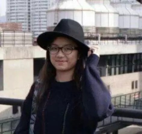 陳聖瑜小時候戴著眼鏡。