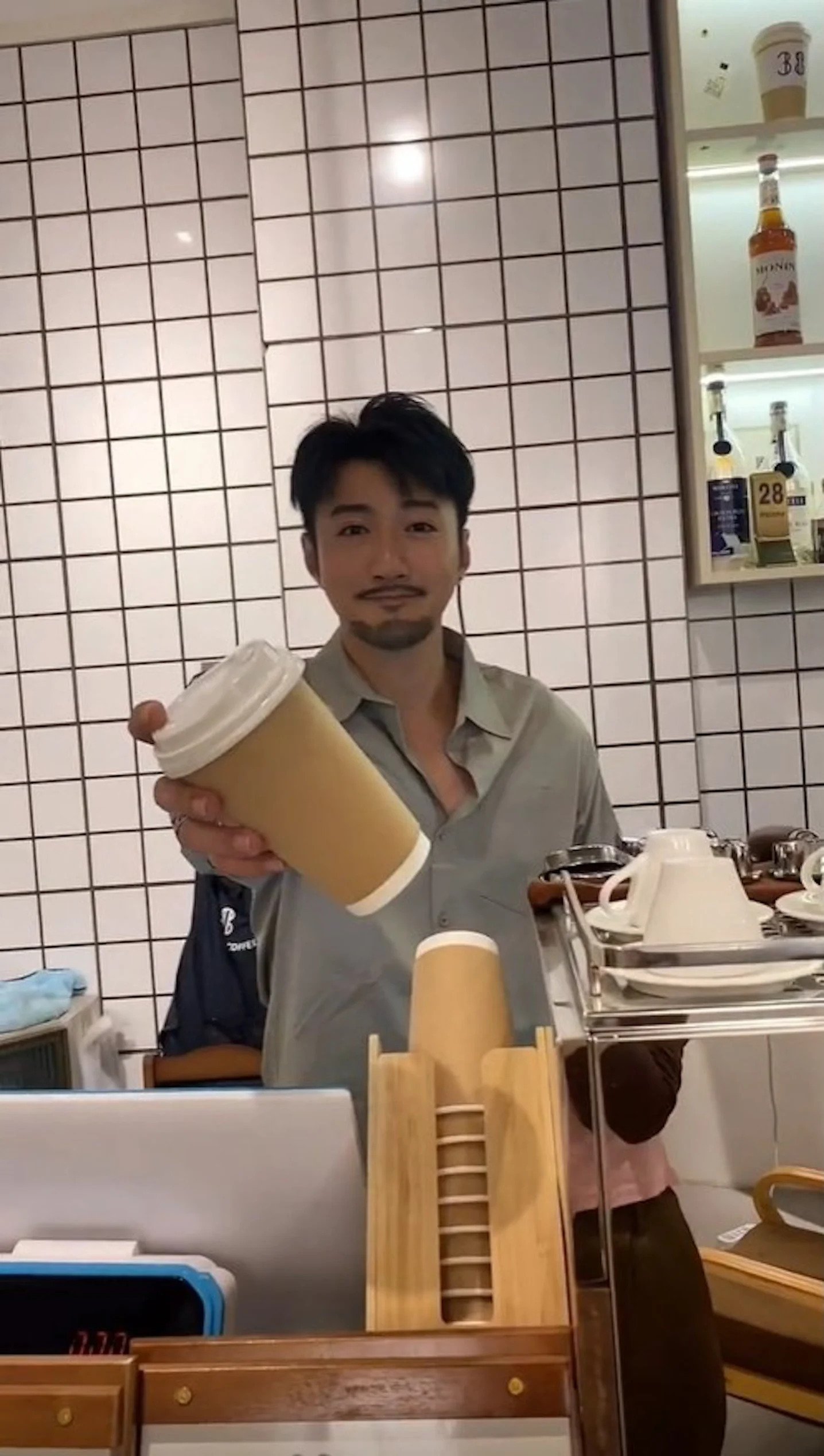 蔡淇俊近來再開咖啡店。