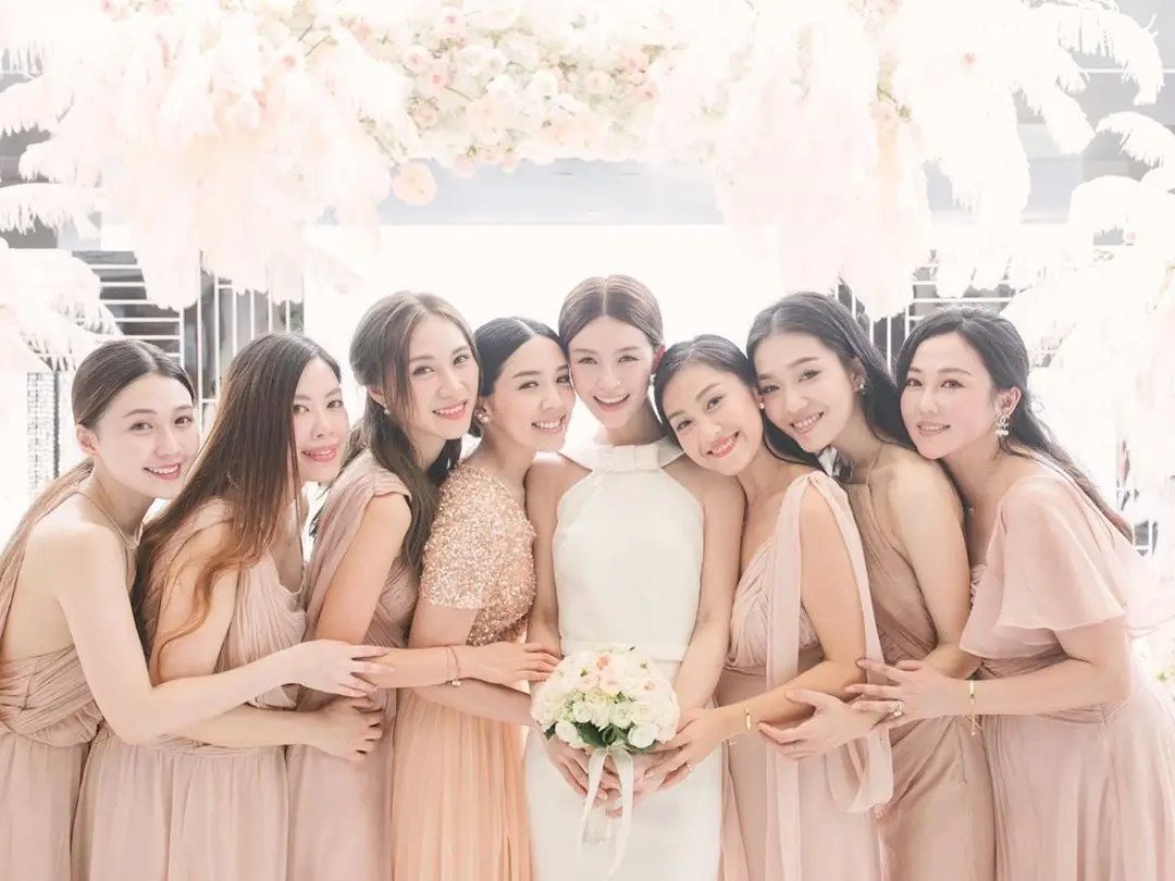 應同款同色、避同款不同色