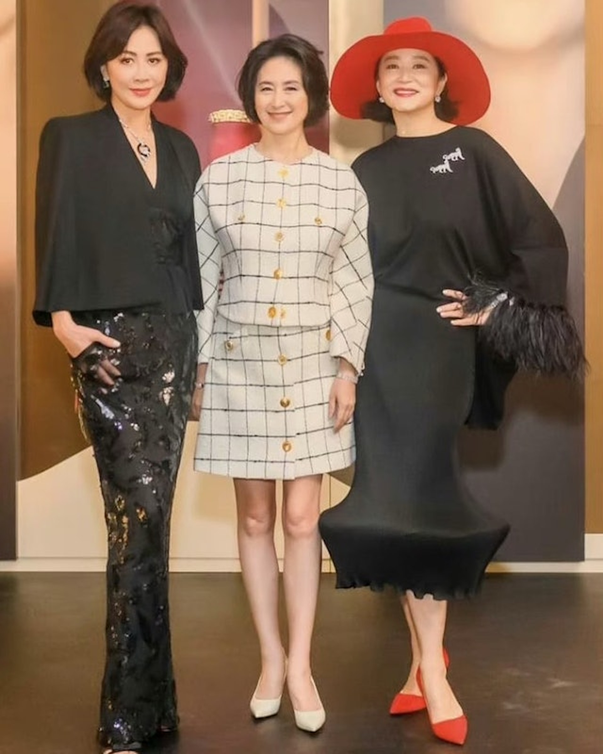 早前何超瓊同劉嘉玲與林青霞一起合照，並沒有給比下去。