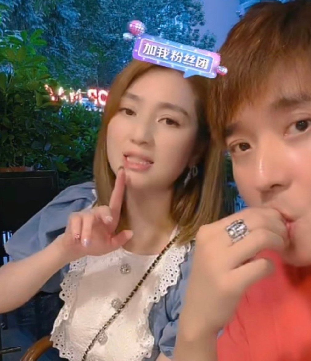 洪欣張丹峰二人全程滿臉幸福，放閃模樣與先前的表現差天共地。