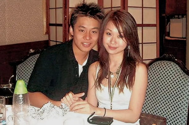 霍啟仁與Rebecca過去甜蜜合照。