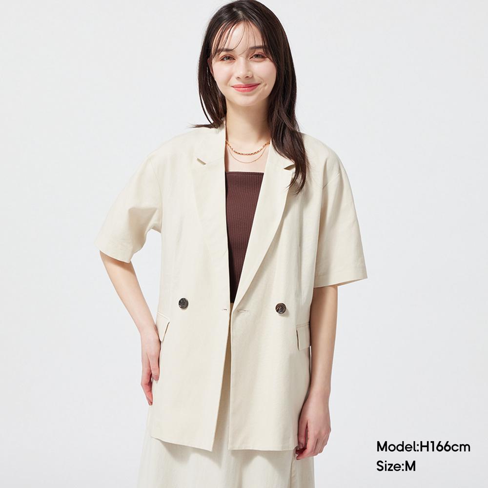 採用落肩袖及較低領圈線設計的西裝外套，不過於休閒也不會過於正式。