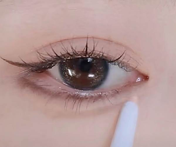 步驟五、填補臥蠶區域