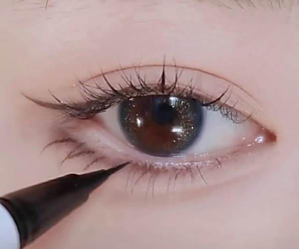 步驟七、描繪根根下睫毛