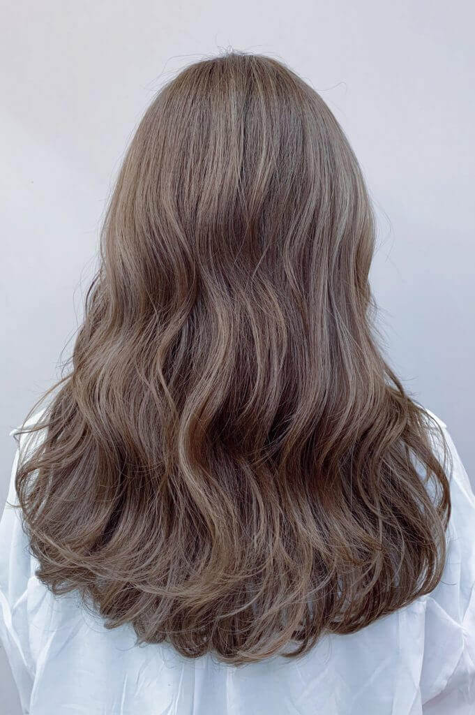 奶茶棕色髮色。