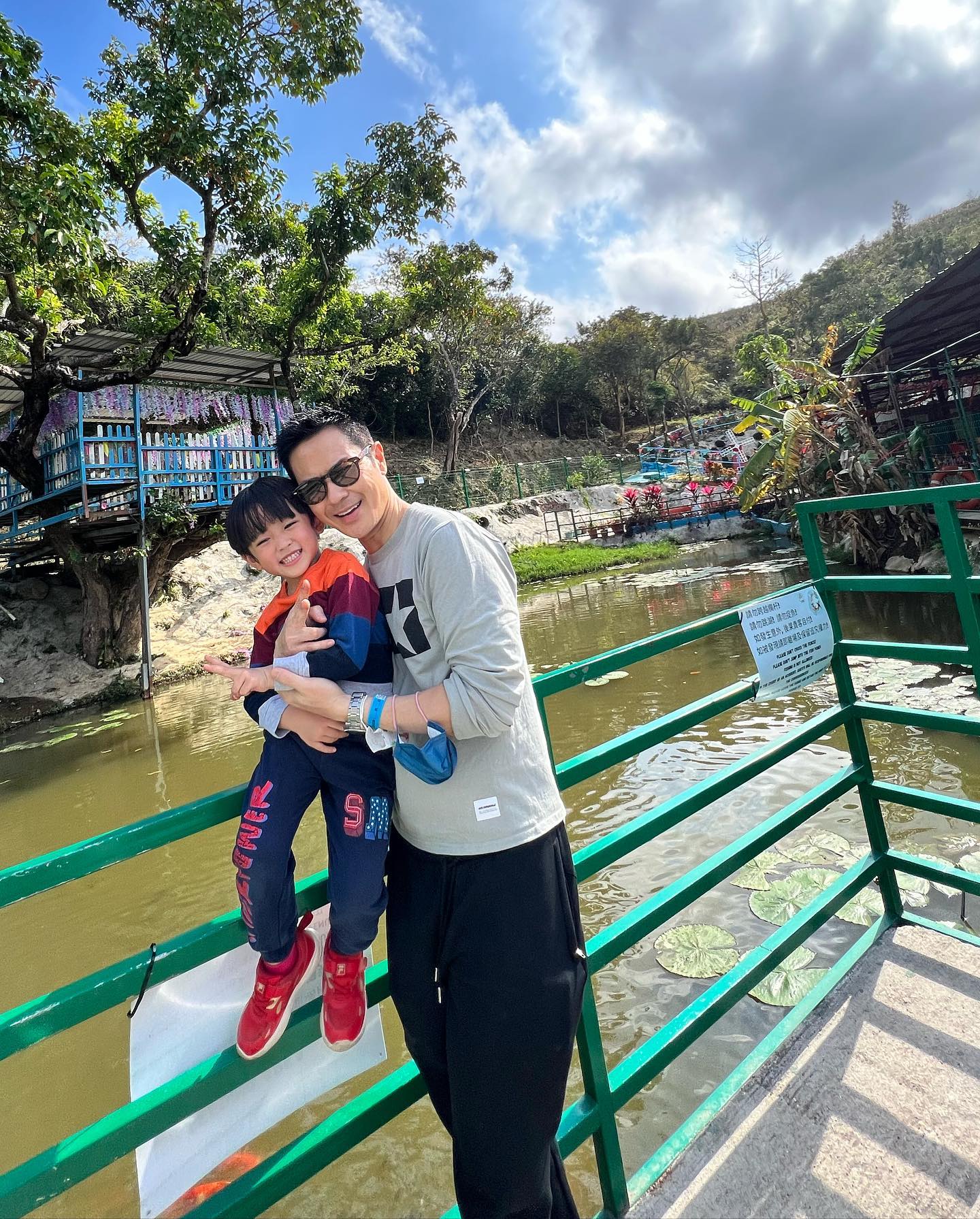 鄭嘉穎經常一家人外出遊玩享受親子時光。