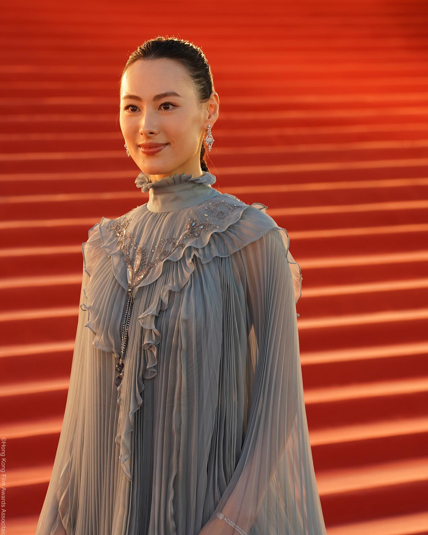 梁洛施早前在金像獎頒獎典禮上,透露會繼續發展事業努力拍電影,因為她的媽媽可以幫忙照顧3個兒子。