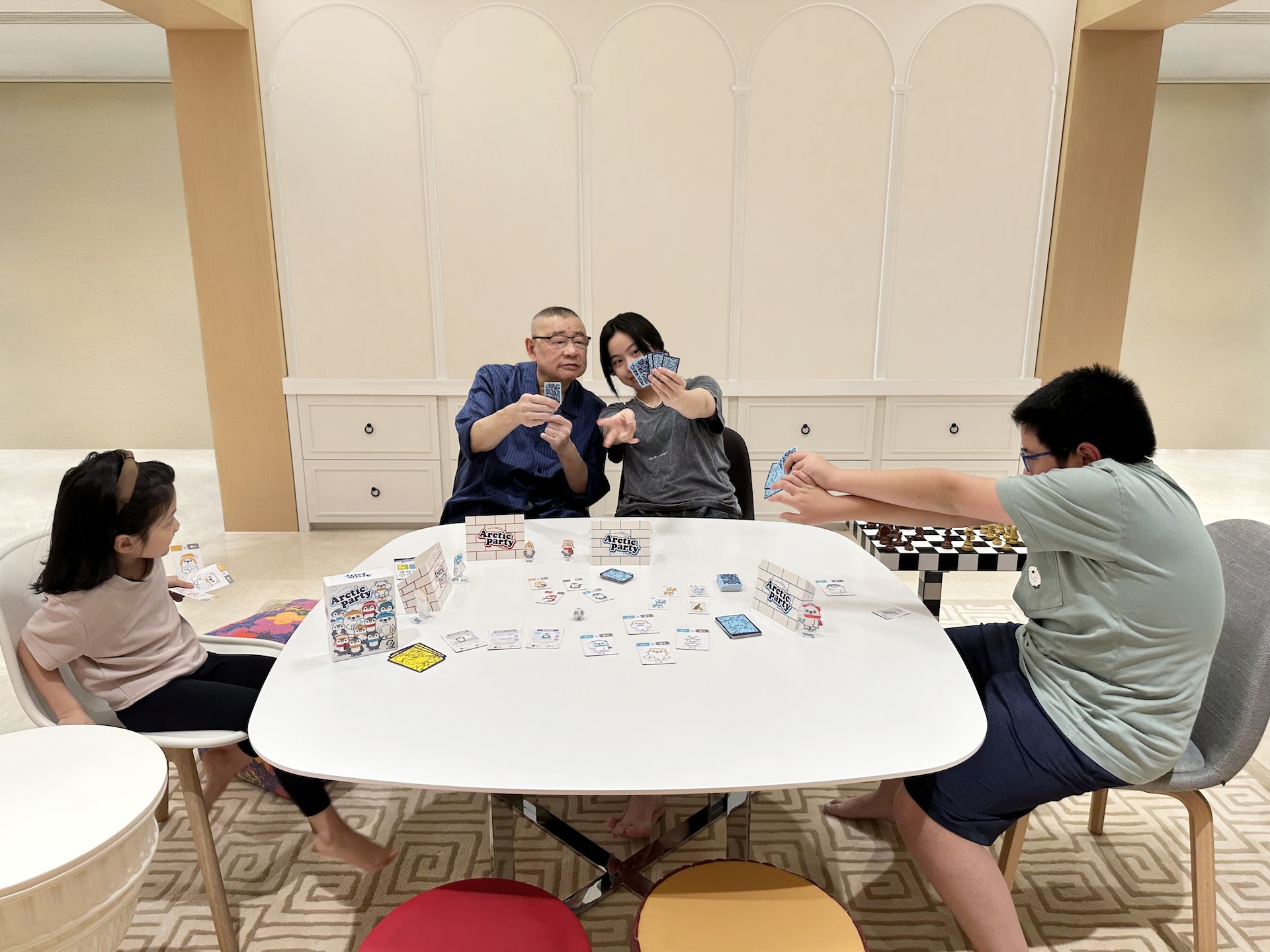 劉仲學對自己的作品充滿信心,並承諾將有關收益全數撥捐慈善用途。