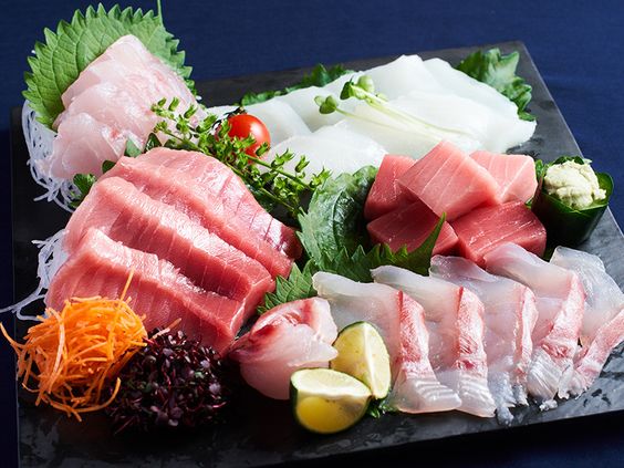 生冷食物偏寒,容易損傷脾胃功能。