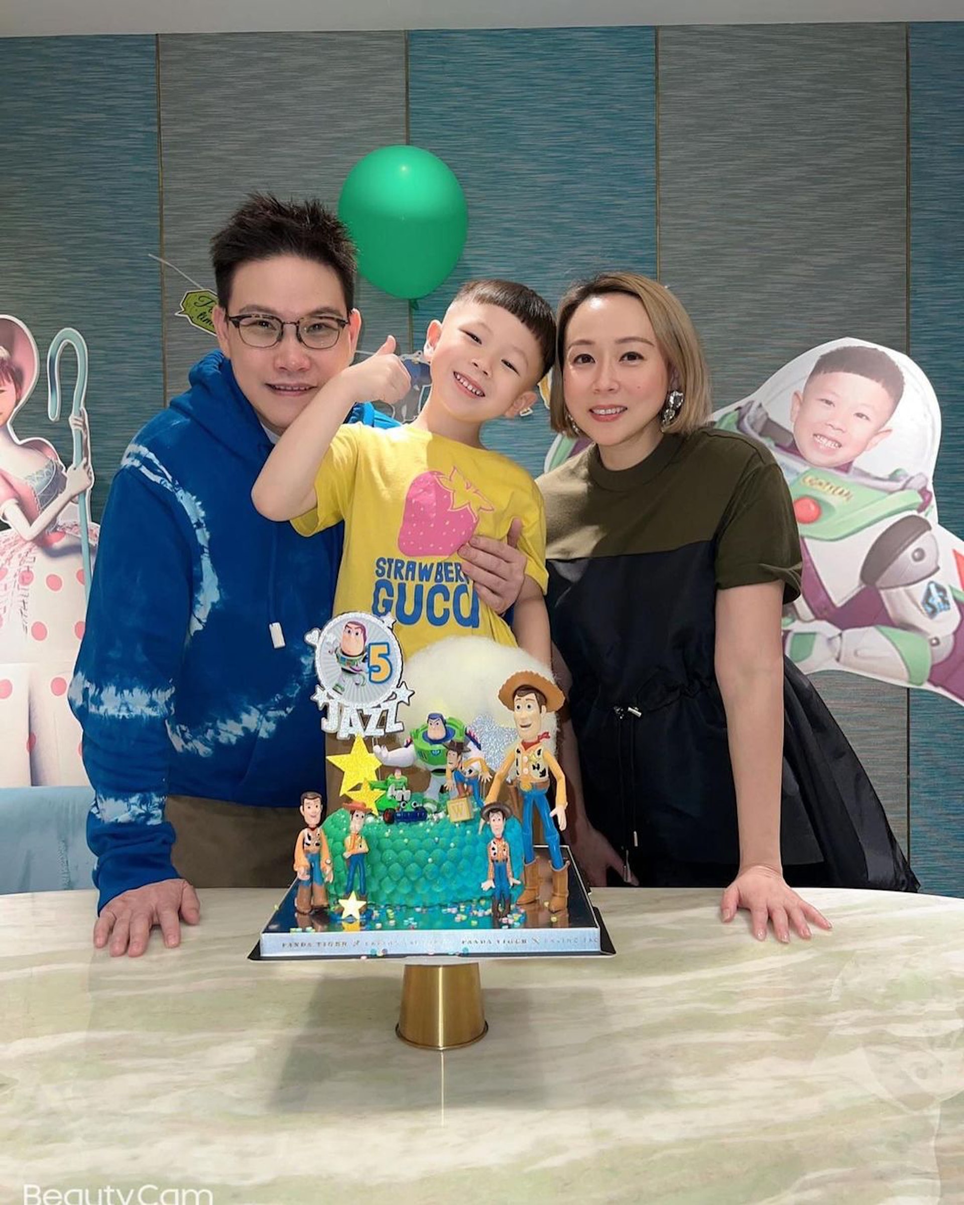 蘇永康一家三口好幸福。