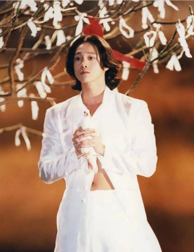 陳子聰當年憑著190cm的高大身形及靚仔外形被外界封為「港版木村」。